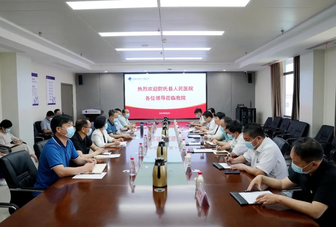 尉氏縣人民醫(yī)院黨委書記、院長吳新愛一行來院參觀交流